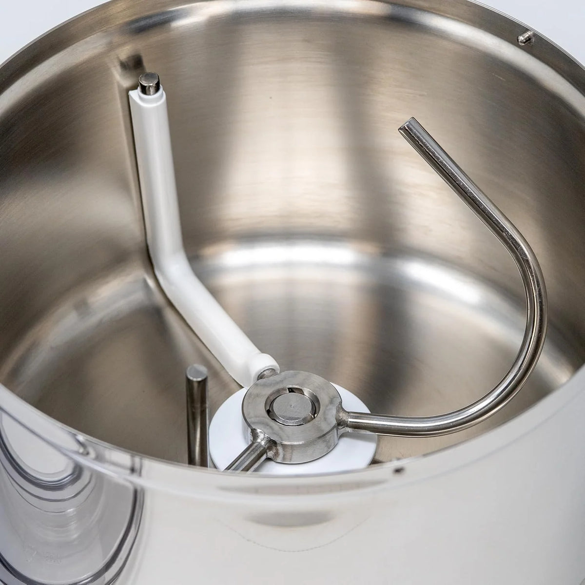 Blender: 500 watts. 6.5-gallon capacity. with corded mixing paddle. dough hook. and nutritional machine dough extension hook combo set