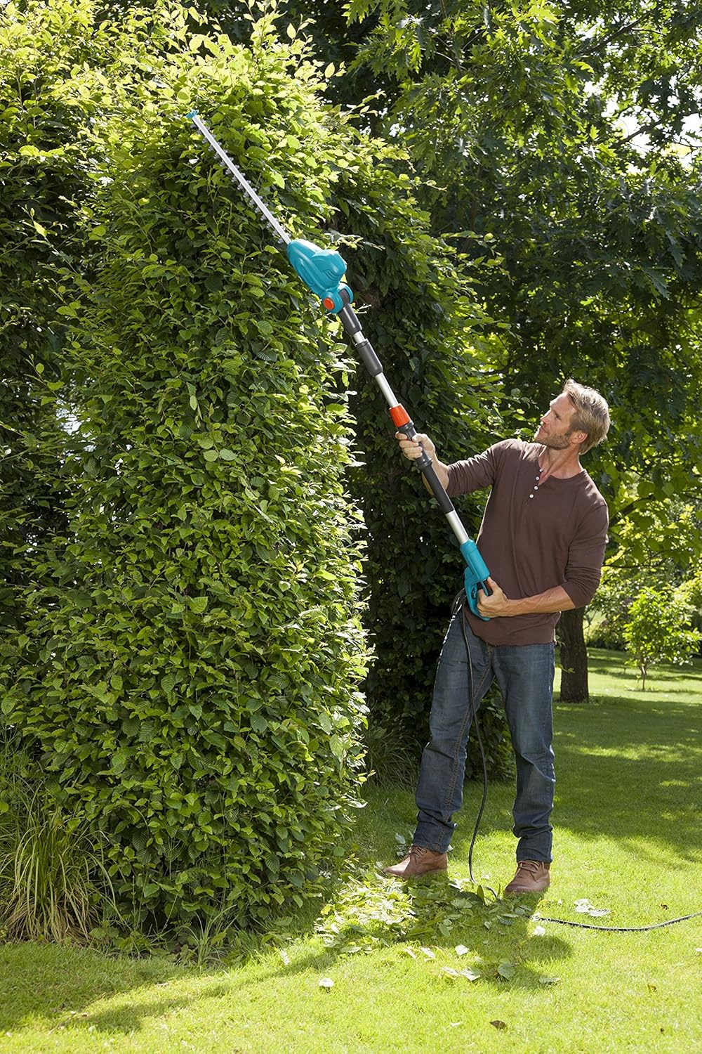 Gardena Teleskop-Heckenschere THS 500/48: Heckenschere mit 500 W. 3.5 m Reichweite. abwinkelbarer Kopf und Teleskopstiel. 48 cm Messerlnge.