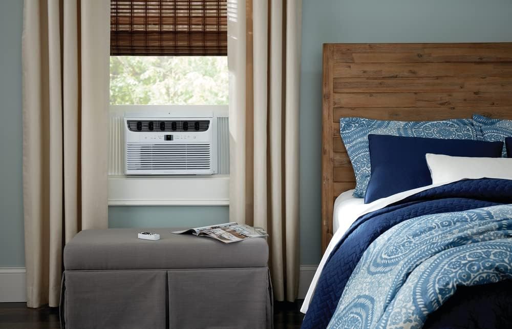 5000-watt window air conditioner. with a cooling area of 250 square feet. operates quietly. has easy and convenient temperature adjustment. 2 fan speeds. automatic restart function. and a white appearance