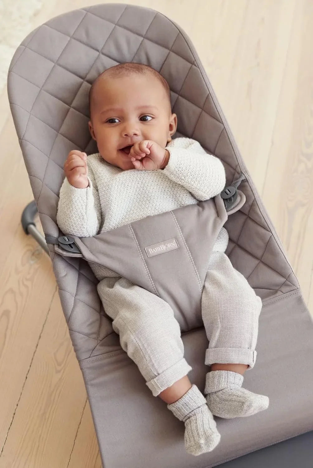 BabyBjörn Babywippe Bliss. Gewebt. Klassische Steppung. Sandgrau