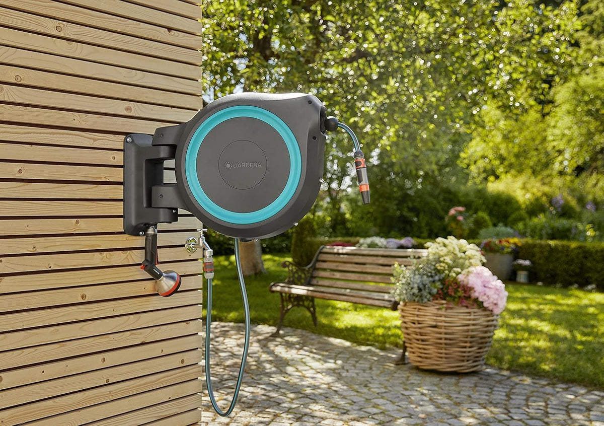 Gardena Wand-Schlauchbox RollUp M/L (türkis) 25 m: flexible Bewässerung für mittelgroße bis große Gärten. Schwenkbare. inkl. 25 m Qualitätschlauch und