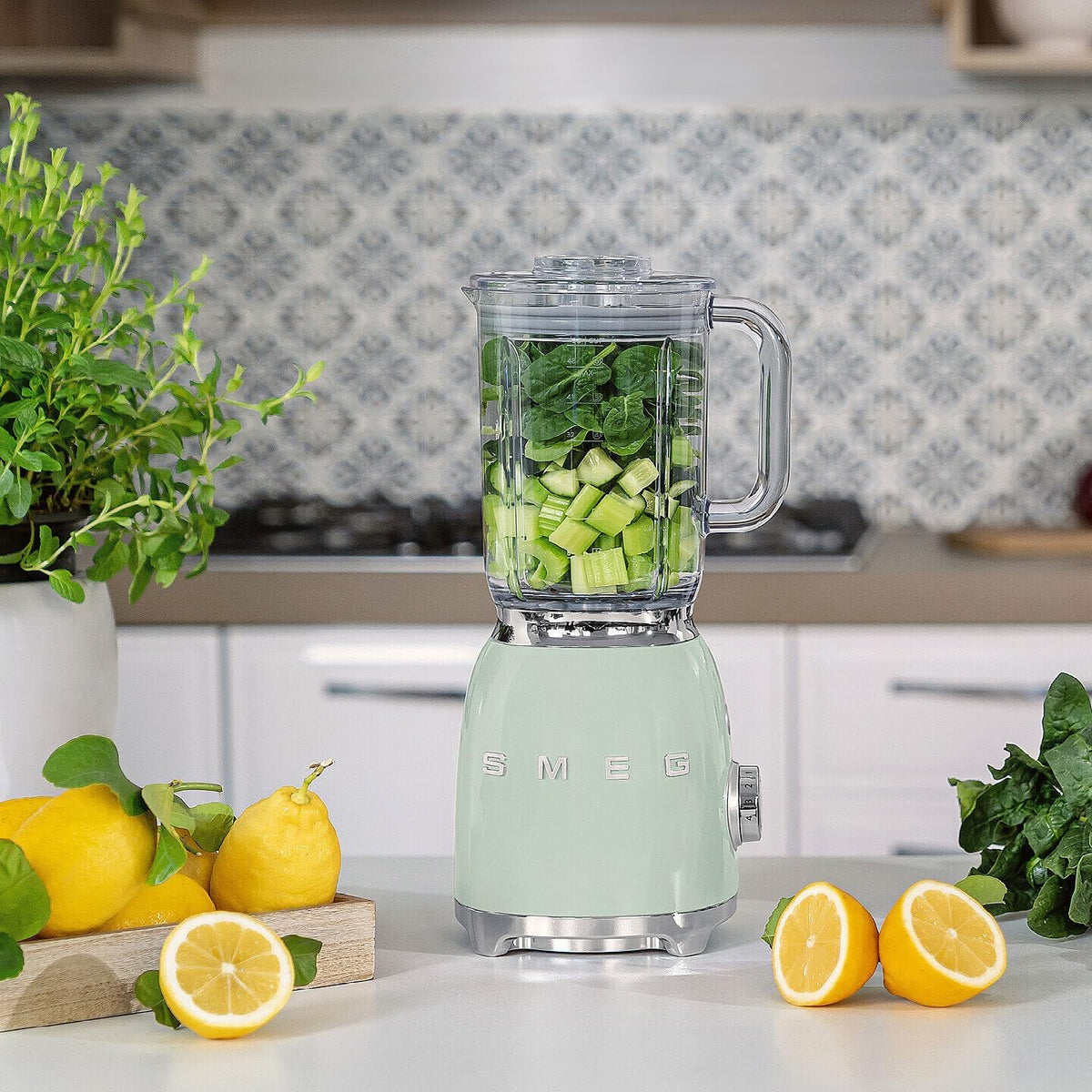 Backwash-style blender - 600-watt countertop blender. equipped with a 48-ounce BPA-free capacity container. featuring 3 speed modes and pulse function. ice crushing function and juice blending function - adopts the 50th anniversary design style - gen