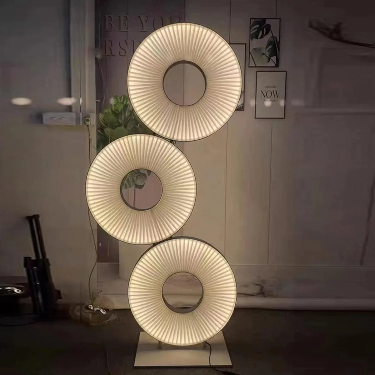 Minimalist art circle living room decorative floor lamp. warm white adjustable LED lamp. with shadow effect creating an atmosphere. acrylic material. indoor lamp