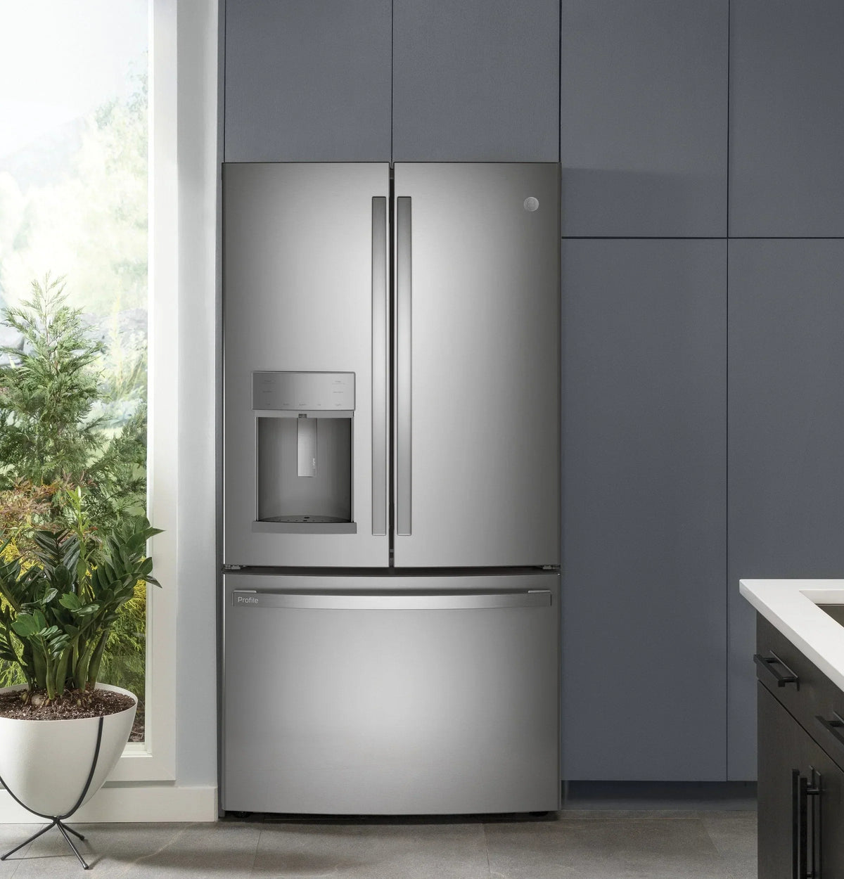 2025 Refrigerador French Door GE Profile Series ENERGY STAR de 27.7 pies cúbicos. resistente a huellas dactilares. con llenado automático manos libres