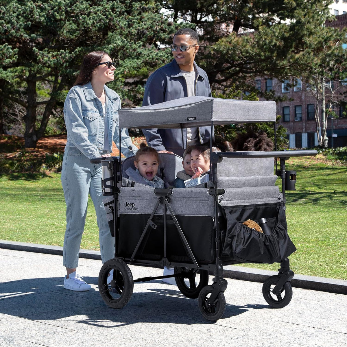 Luxurious 4-seater children's stroller - A high-end 4-seater children's stroller specially designed for 4 children. equipped with convertible seats. adjustable push-pull handles. detachable sunshade. and flat folding device. The color is grey.