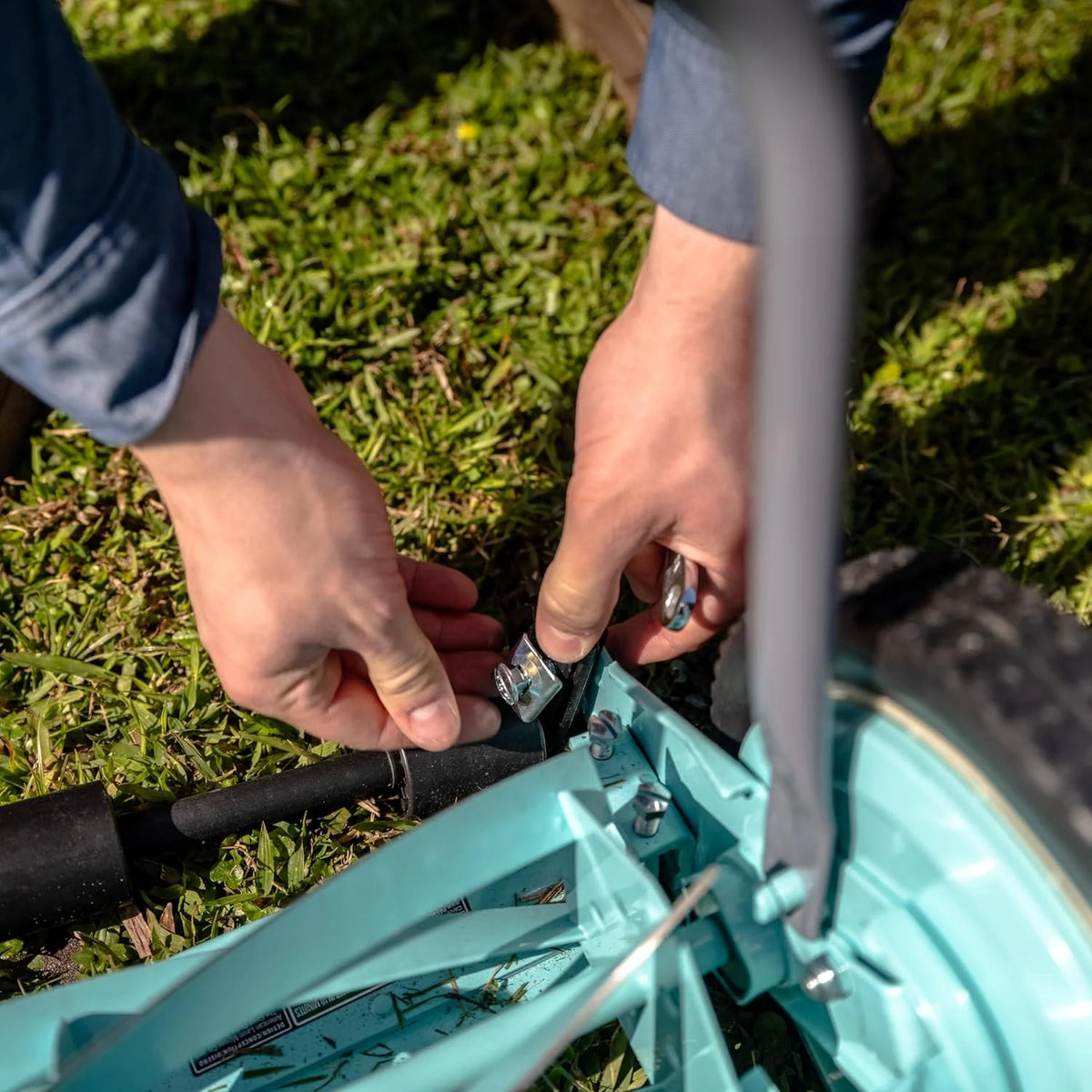 Mower Company 1725-16GC 16-inch 7-blade reel mower with grass debris collection device. designed specifically for lawns. green model