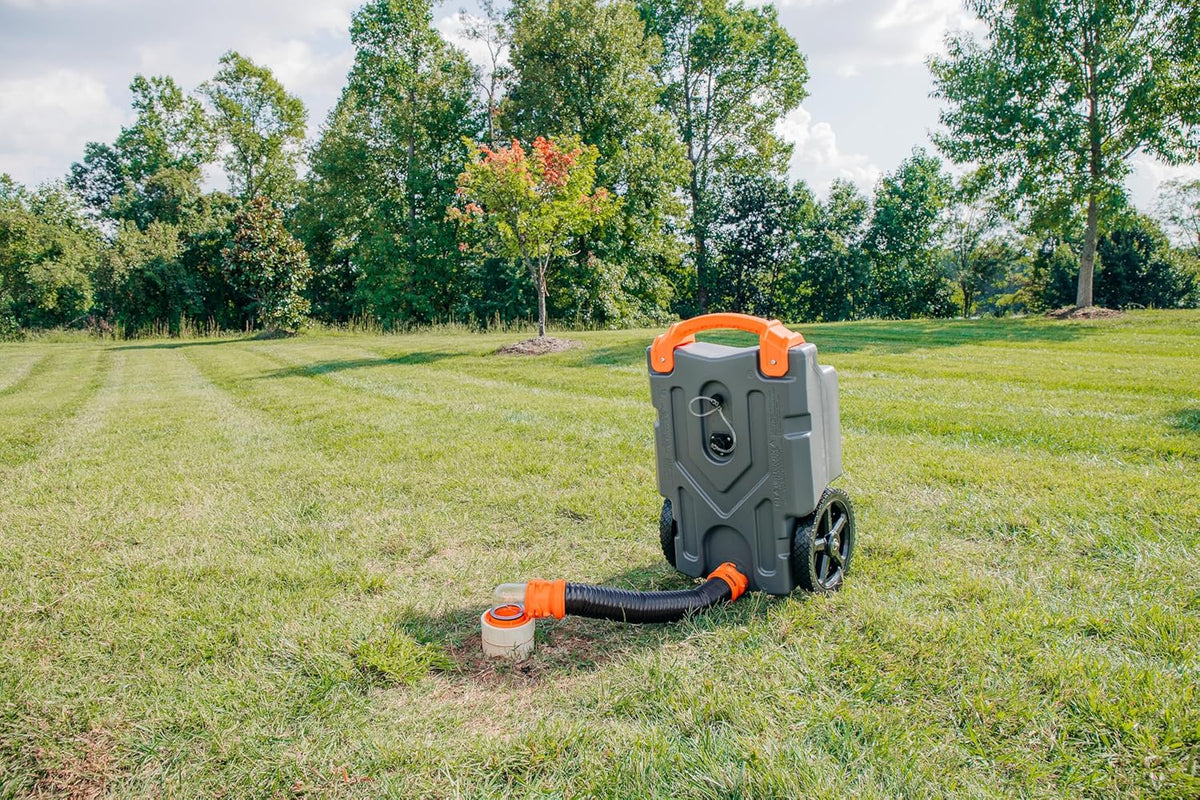 28-gallon portable camping vehicle/rv travel tank | Equipped with 2 controllable non-flat-front wheels and built-in valve | Includes detachable 24-inch tow bar. 3-foot sewage hose and other RV accessories