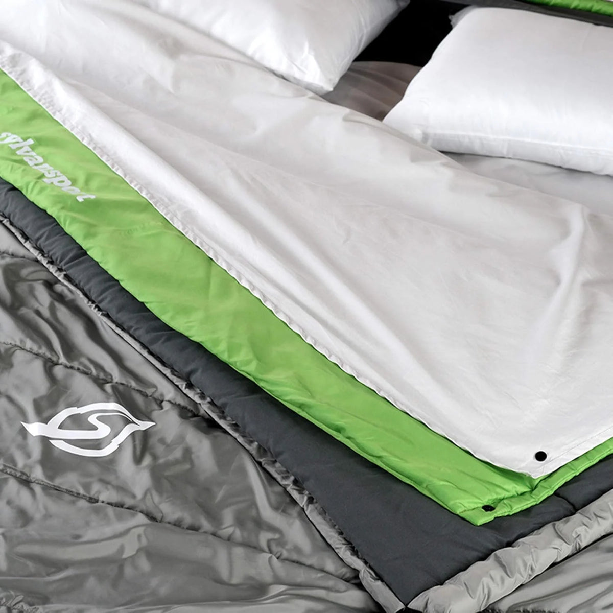 Adult Cloud-style sleeping bag - Adjustable multi-layer design. suitable for use in 3 to 4 seasons - Includes cotton bedding