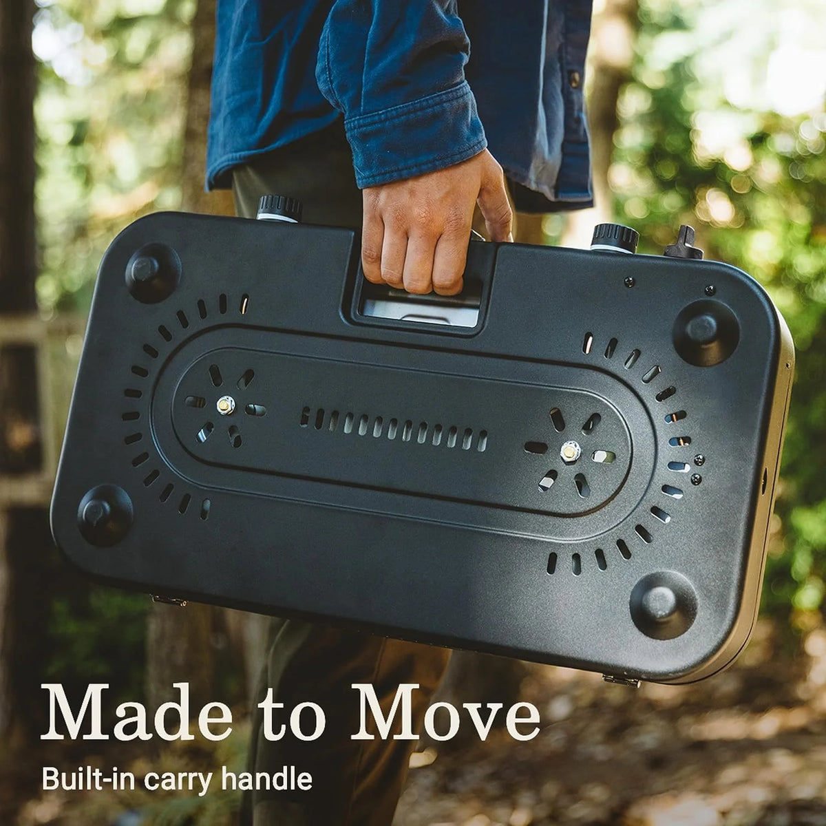 The 1900 series three-in-one propane camping stove. featuring a cast iron grill and frying pan accessories. has a power output of 24000 watts. It is equipped with an adjustable flame cover and excellent lighting device. and comes with two adjustable