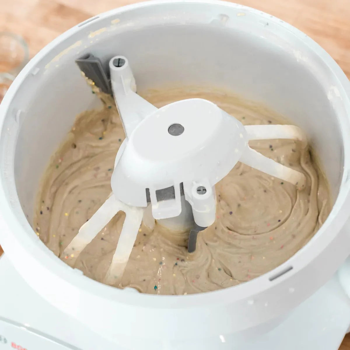 Blender: 500 watts. 6.5-gallon capacity. with corded mixing paddle. dough hook. and nutritional machine dough extension hook combo set