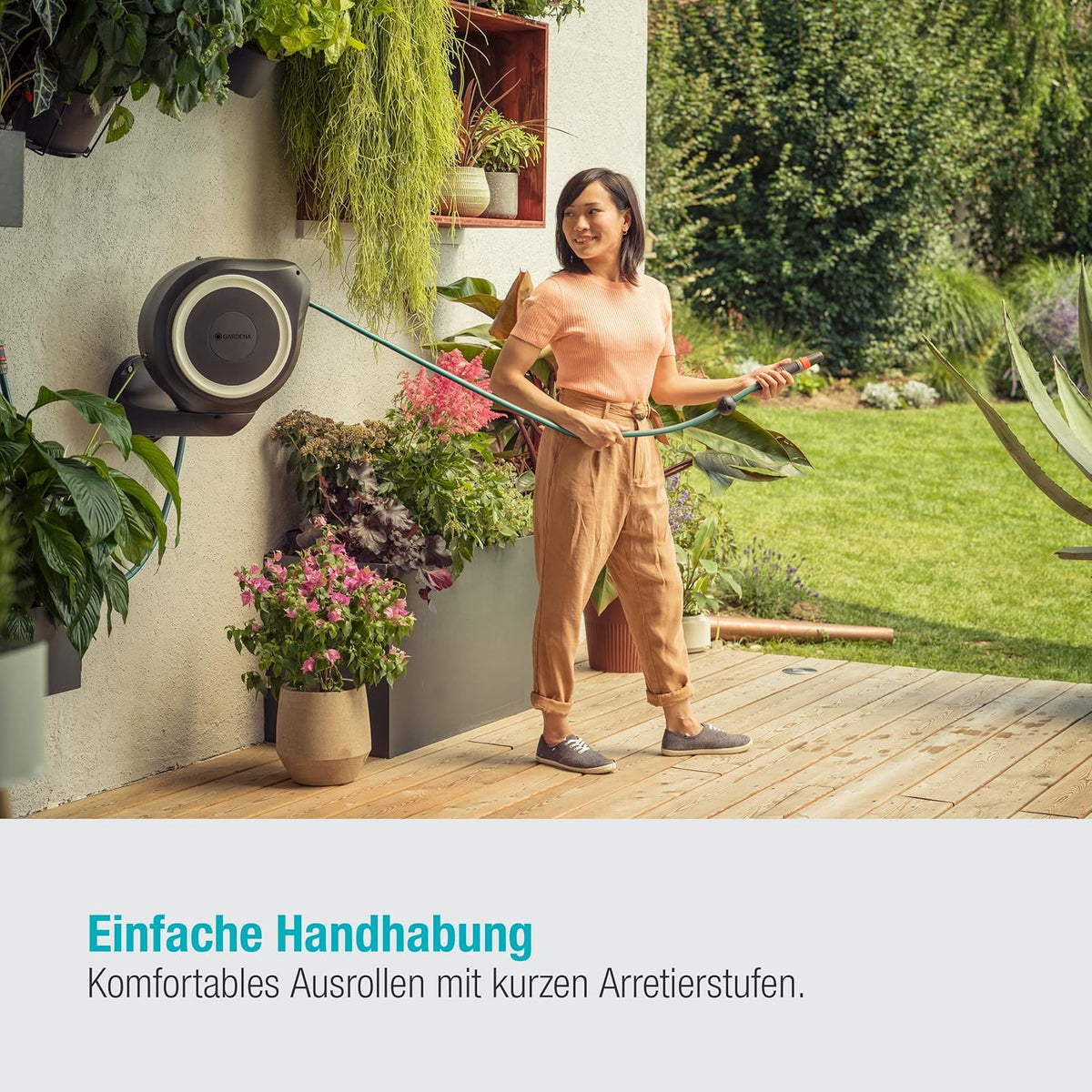 Gardena Wand-Schlauchbox RollUp M 20 m: Flexible Bewässerung für mittelgroße Gärten. schwenkbare Schlauchtrommel. mit Wandhalterung. Systemteilen und