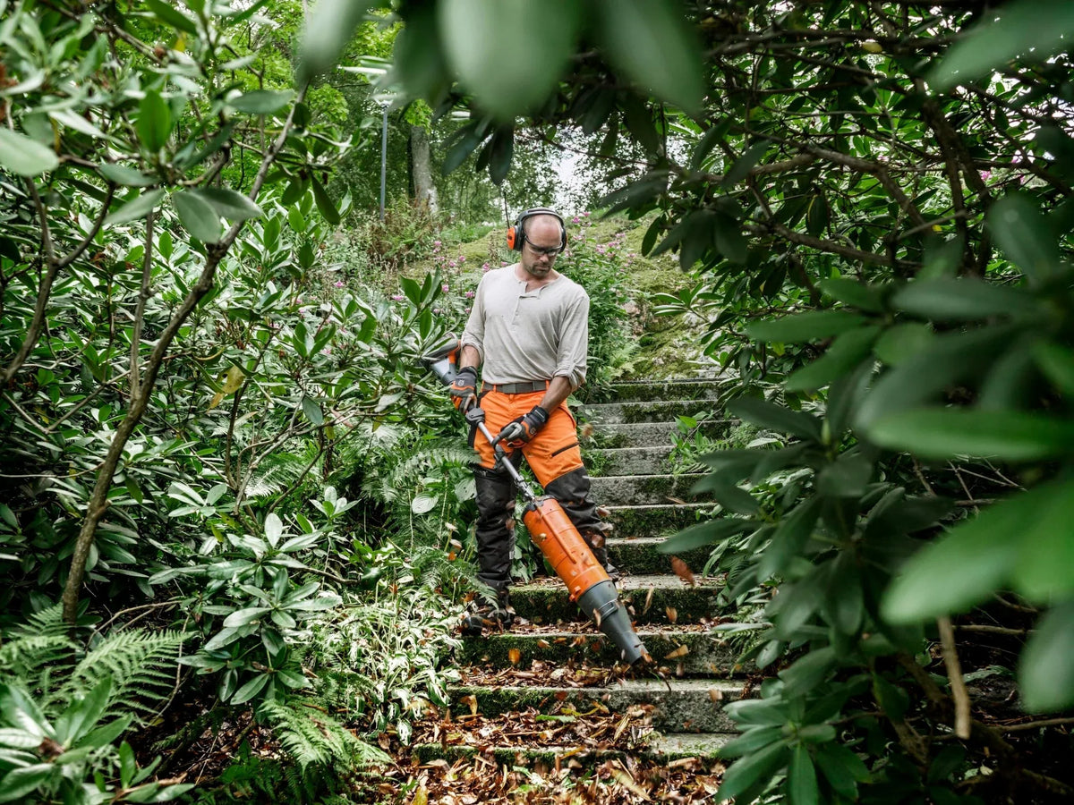 28cc 2-Cycle 20-Inch Straight-Shaft Gas String Trimmer with Attachment and Edger Capability