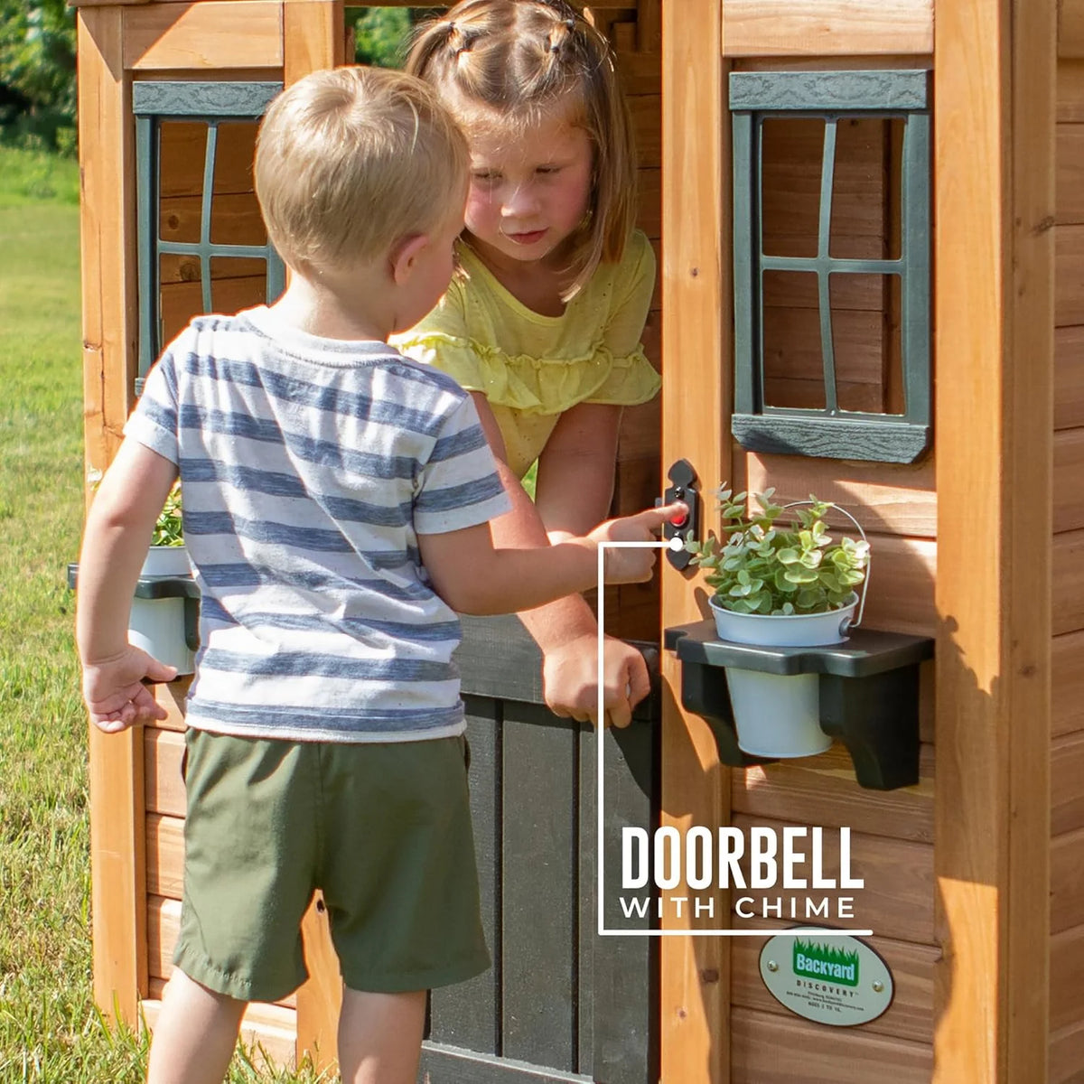 Children's playhouse cabin. equipped with a game kitchen. snack bar. half-door. toy phone. windows. flower pot stand and an operable doorbell. suitable for creative outdoor games.