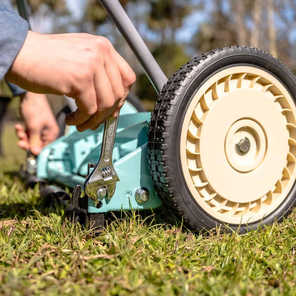 Mower Company 1725-16GC 16-inch 7-blade reel mower with grass debris collection device. designed specifically for lawns. green model