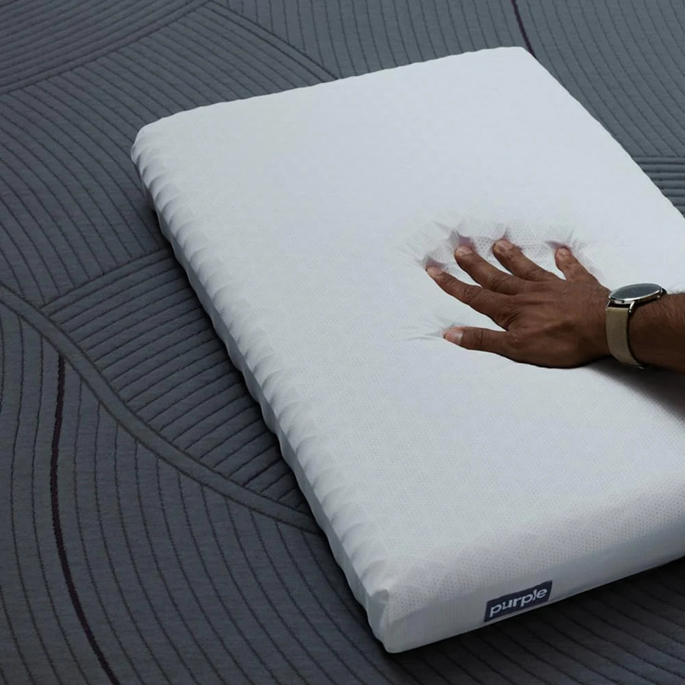 Pillow - The most comfortable pillow that science can conceive. It features an adjustable height pad for personalized height adjustment. It is made of gel elastic grid material and follows ergonomic design. Standard size.