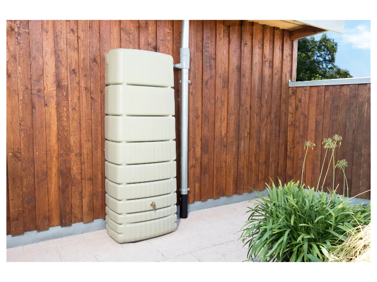 4rain Regentonne »SLIM«. 650 Liter Volumen. inklusive Auslaufhahn und Windsicherung