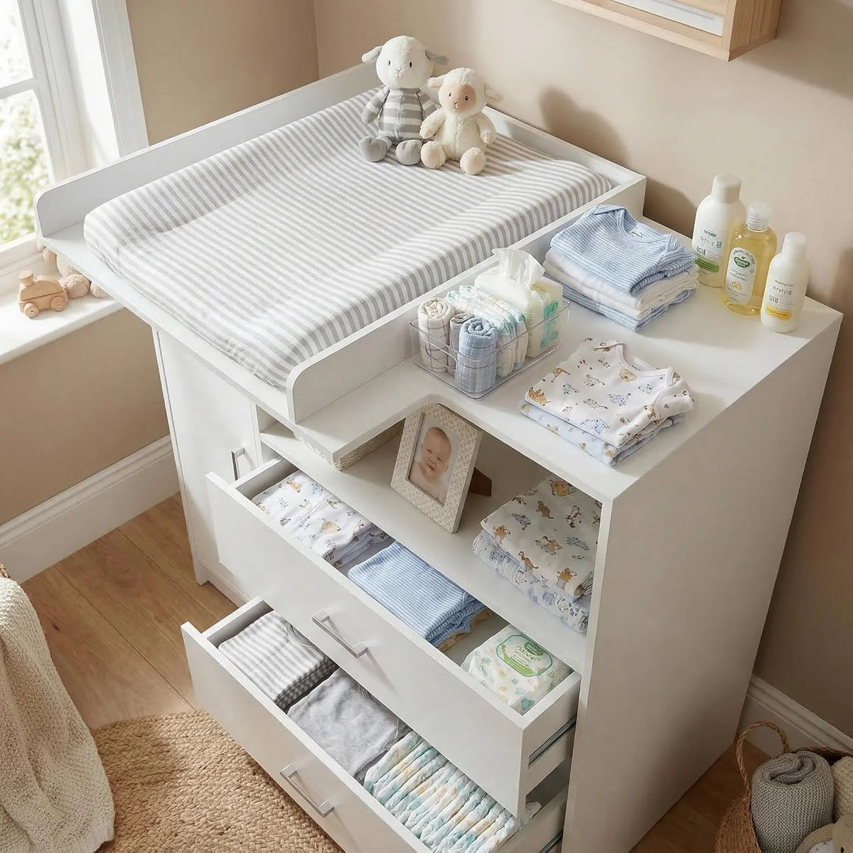 ecomi Cómoda Cambiador para bebé en Madera con Plan de Cambiar. 3 cajones. 1 puerta. Altura 100 cm. Color Blanco. Dimensiones 113x100 cm. tiradores