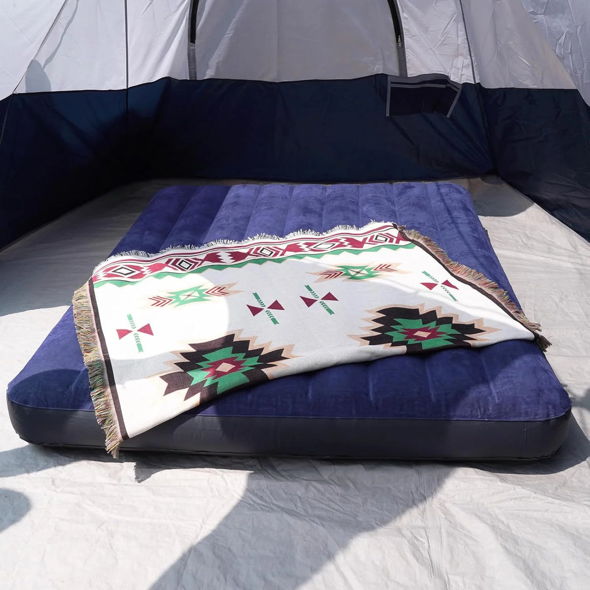 Foldable camping bed. equipped with an inflatable mattress and a portable bag. suitable for outdoor trips. camping. and beach vacations (excluding the inflatable pump)