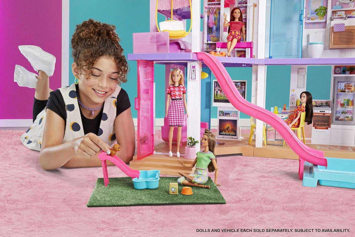 Barbie Casa de Muñecas Dreamhouse - con Piscina. Tobogán y Ascensor - Luces y Sonido - 75+ Piezas - 104 x 109 cm - Regalo para Niños de 3-7 Años.