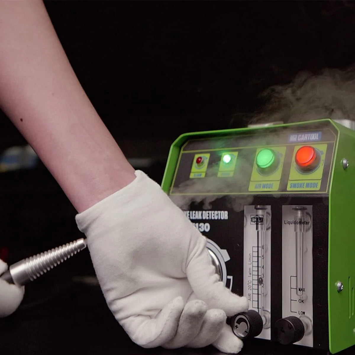 Smoke machine leakage tester. 12-volt DC car smoke machine leakage detector. equipped with an air flow meter and an oil level gauge. suitable for all vehicles.