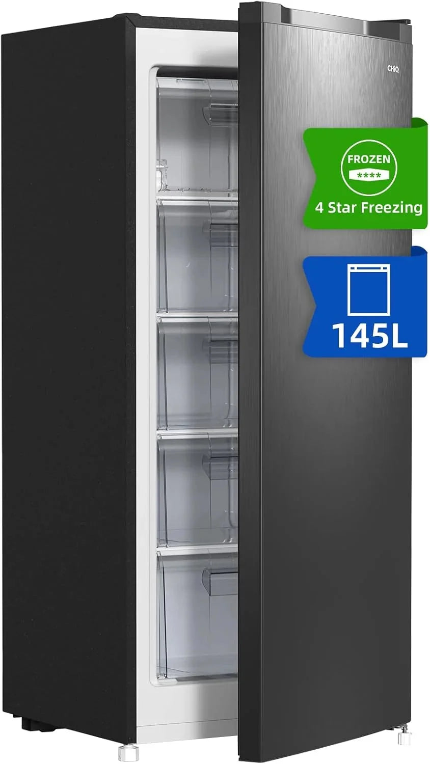 Congelador vertical independiente CHiQ. 145L de capacidad. congelación rápida. termostato ajustable. silencioso. puerta reversible. negro.