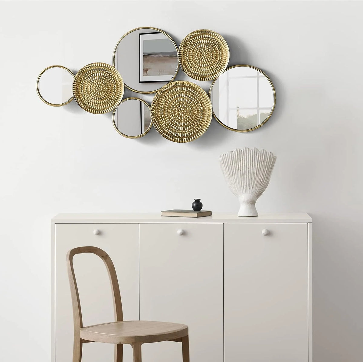 Home decoration metal wall ornaments. a mirror with multiple circular lenses. large modern wall art sculptures for decoration. suitable for living rooms. offices. and bedrooms. Dimensions: 45.3 x 1.9 x 21.6 inches. Made of gold material.