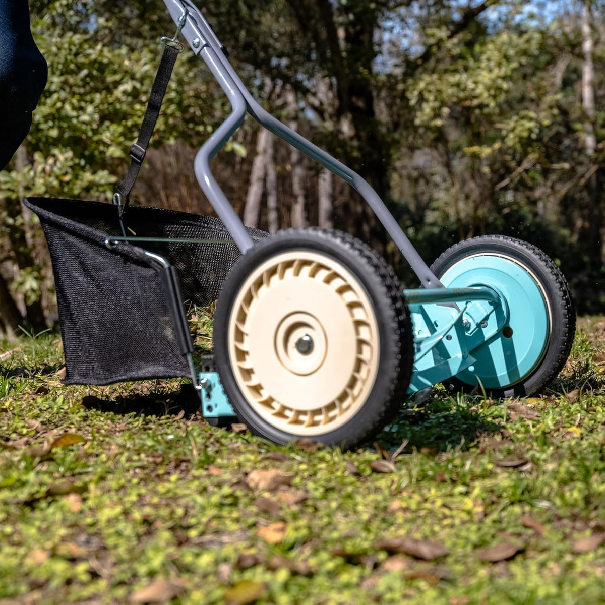 Mower Company 1725-16GC 16-inch 7-blade reel mower with grass debris collection device. designed specifically for lawns. green model
