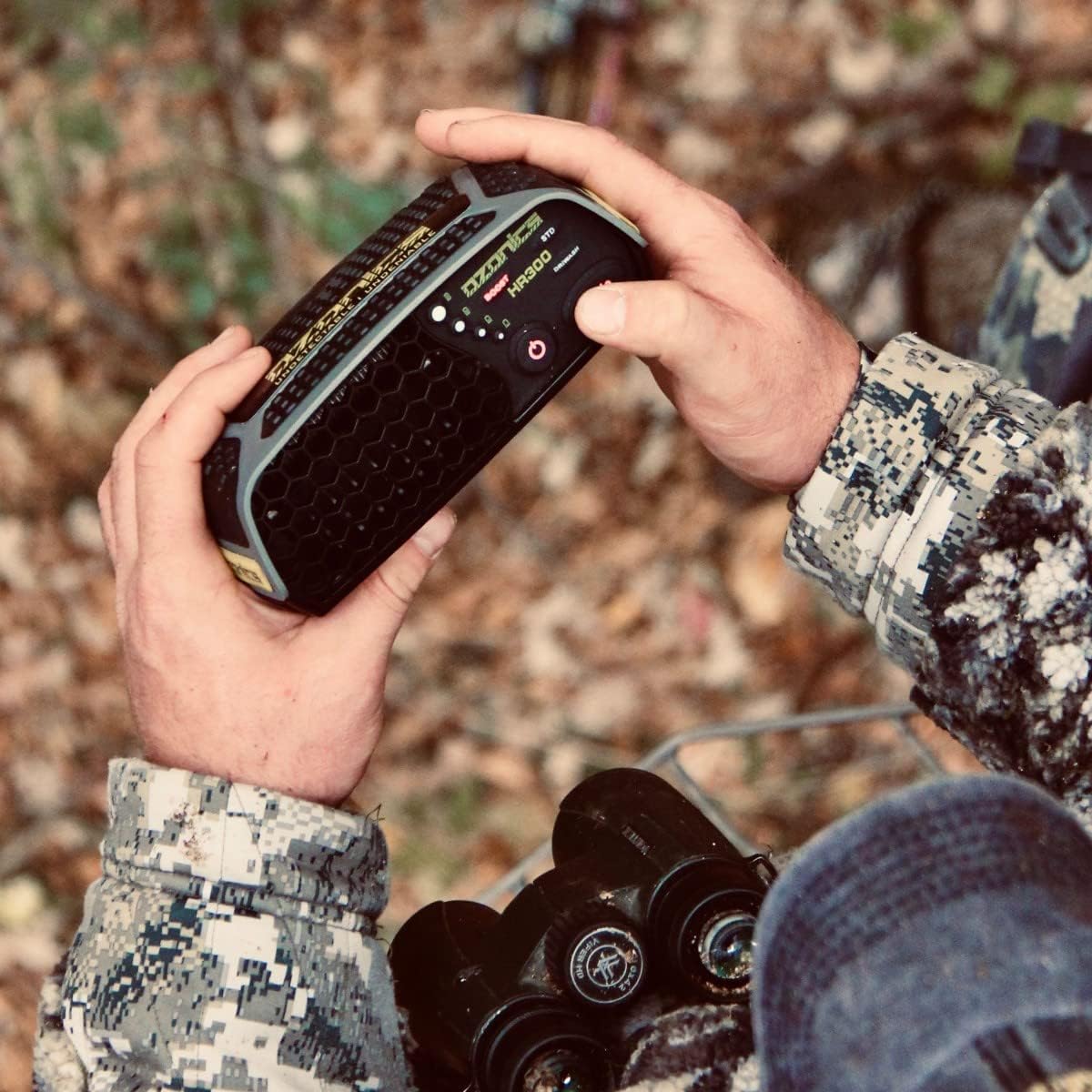For the ozone generator for hunting. it has an enhanced output setting | An odor control device with 3 operation modes | An ozone odor elimination machine with a rechargeable battery and a tree-hanging device
