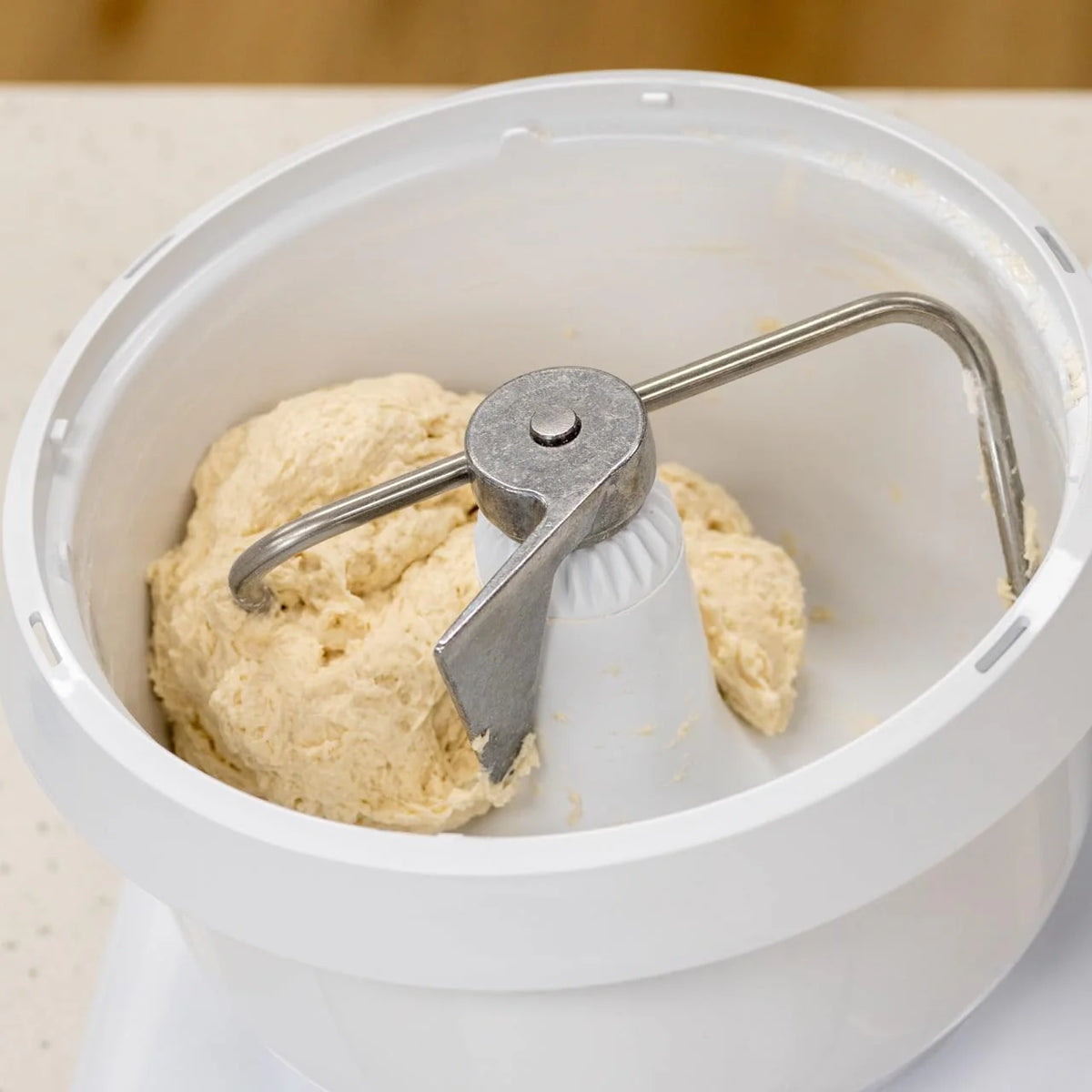 Blender: 500 watts. 6.5-gallon capacity. with corded mixing paddle. dough hook. and nutritional machine dough extension hook combo set