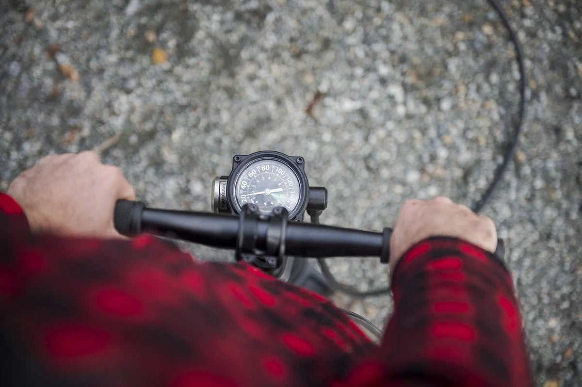 Indoor bicycle air pump