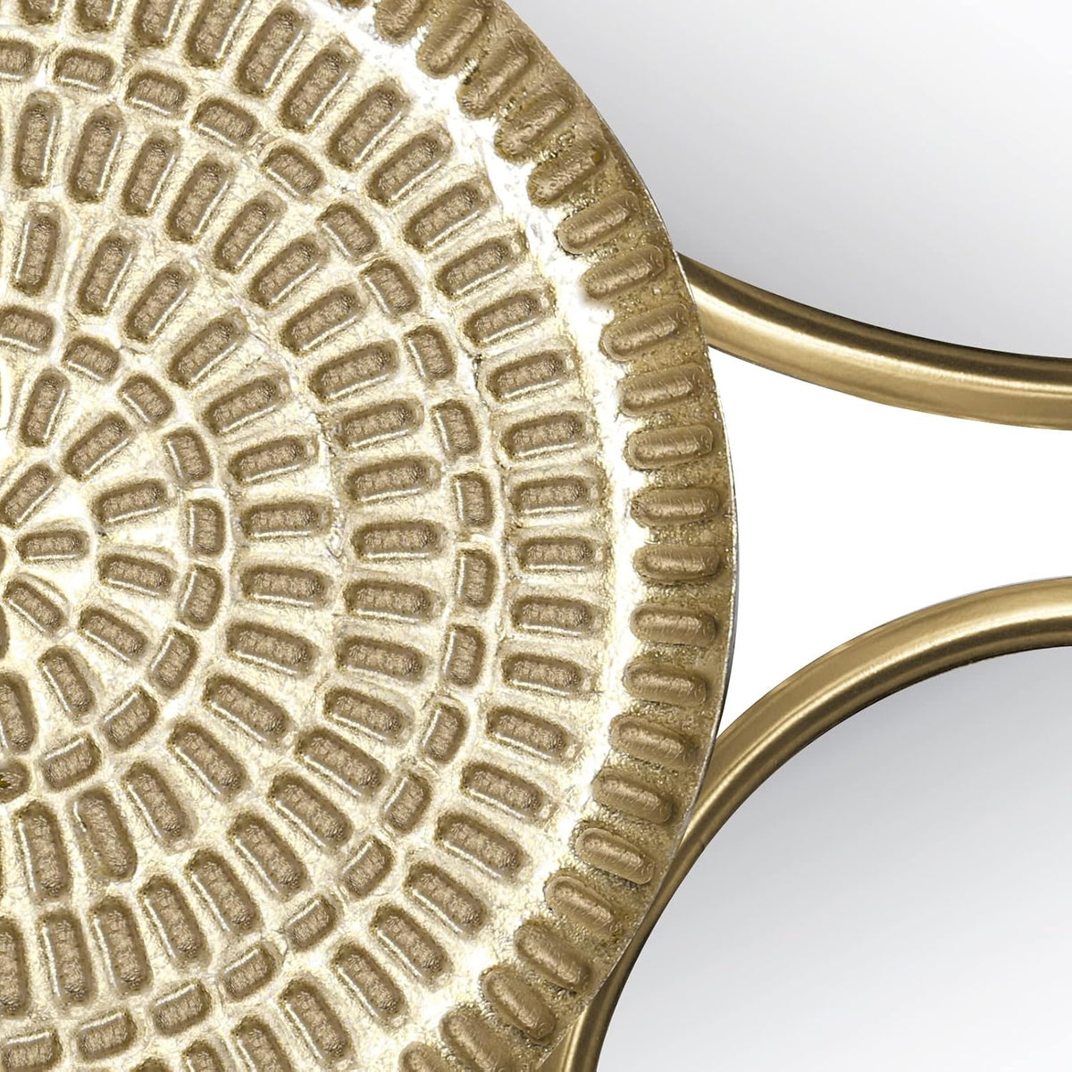 Home decoration metal wall ornaments. a mirror with multiple circular lenses. large modern wall art sculptures for decoration. suitable for living rooms. offices. and bedrooms. Dimensions: 45.3 x 1.9 x 21.6 inches. Made of gold material.