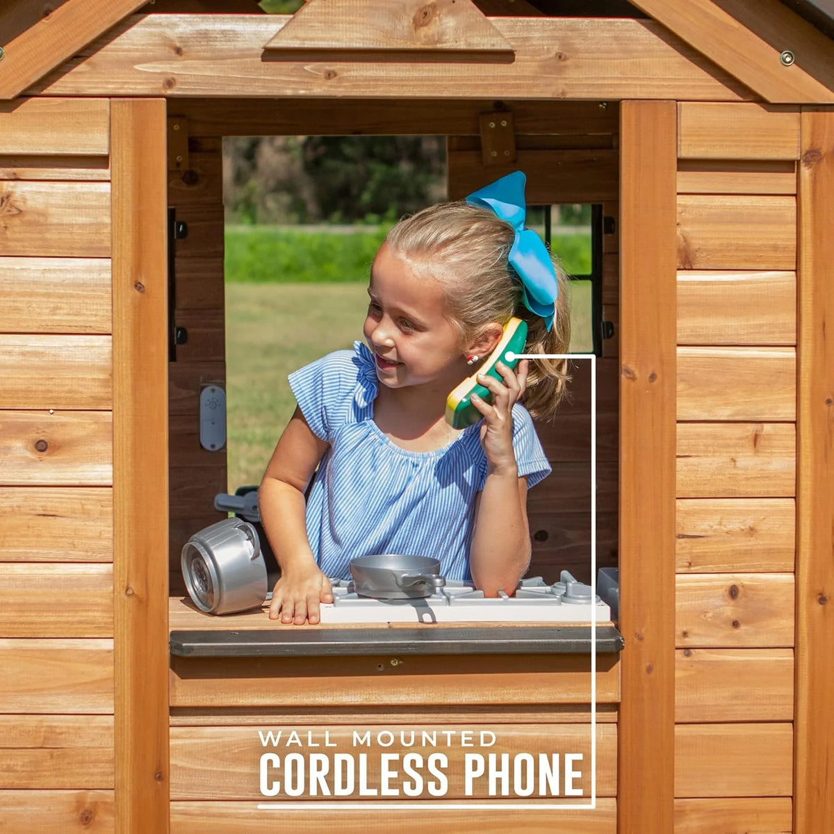 Children's playhouse cabin. equipped with a game kitchen. snack bar. half-door. toy phone. windows. flower pot stand and an operable doorbell. suitable for creative outdoor games.