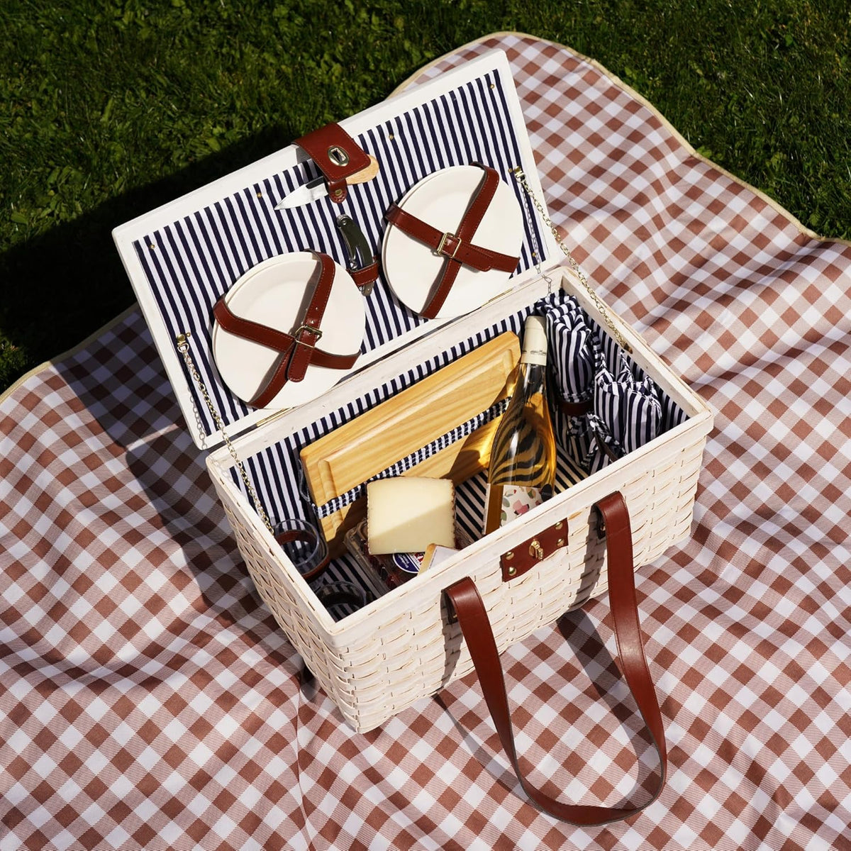 Outdoor picnic basket (with lid and handle). four-person picnic basket (including accessories) picnic equipment set (28-piece set)