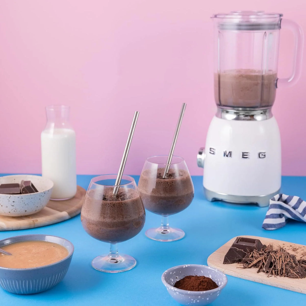 Backwash-style blender - 600-watt countertop blender. equipped with a 48-ounce BPA-free capacity container. featuring 3 speed modes and pulse function. ice crushing function and juice blending function - adopts the 50th anniversary design style - gen