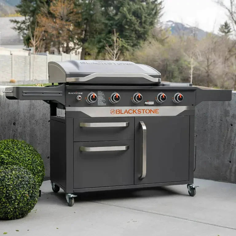 28 5-Burner Propane Griddle with Range Top – 72.000 BTU Outdoor Cooking Station