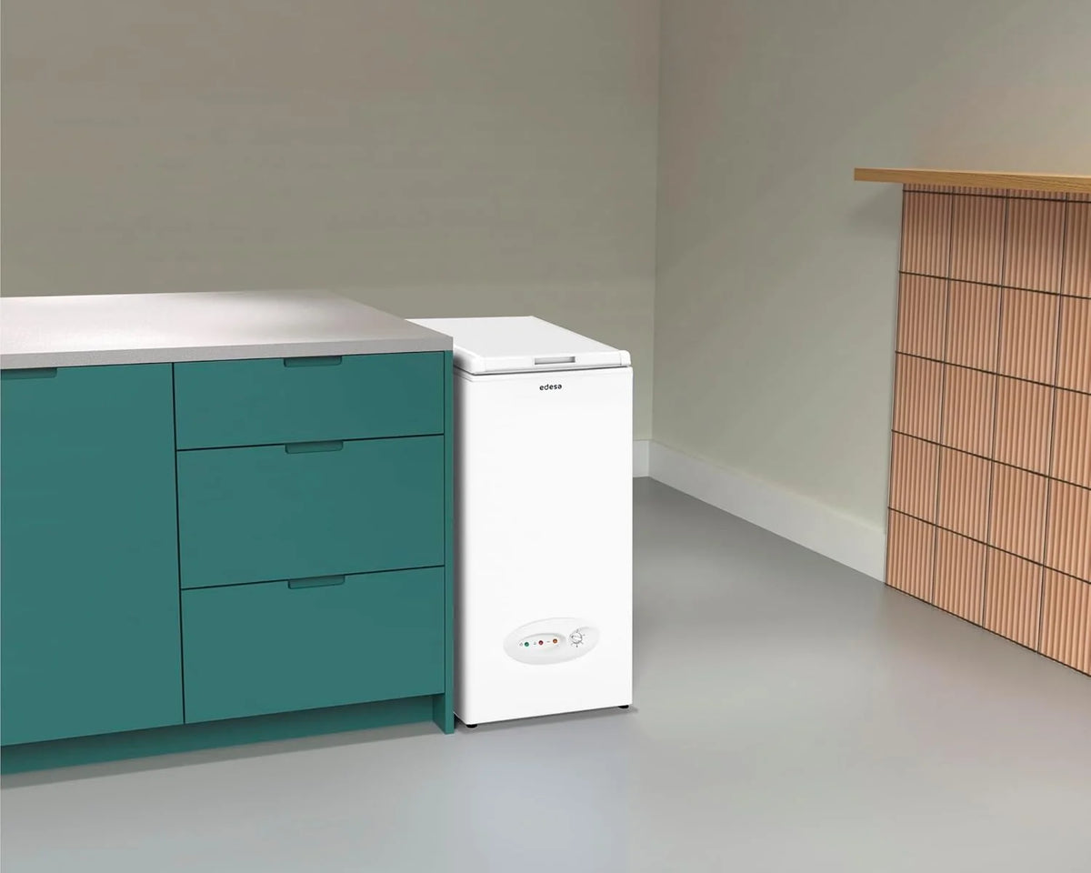 Edesa Congelador Horizontal EZH-0611. Altura 0.84 m. Termostato Ajustable. Fácil Limpieza. Alarma Integrada. Bajo Nivel Sonoro. Gran Capacidad 59 l.