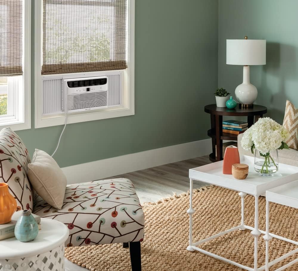 5000-watt window air conditioner. with a cooling area of 250 square feet. operates quietly. has easy and convenient temperature adjustment. 2 fan speeds. automatic restart function. and a white appearance