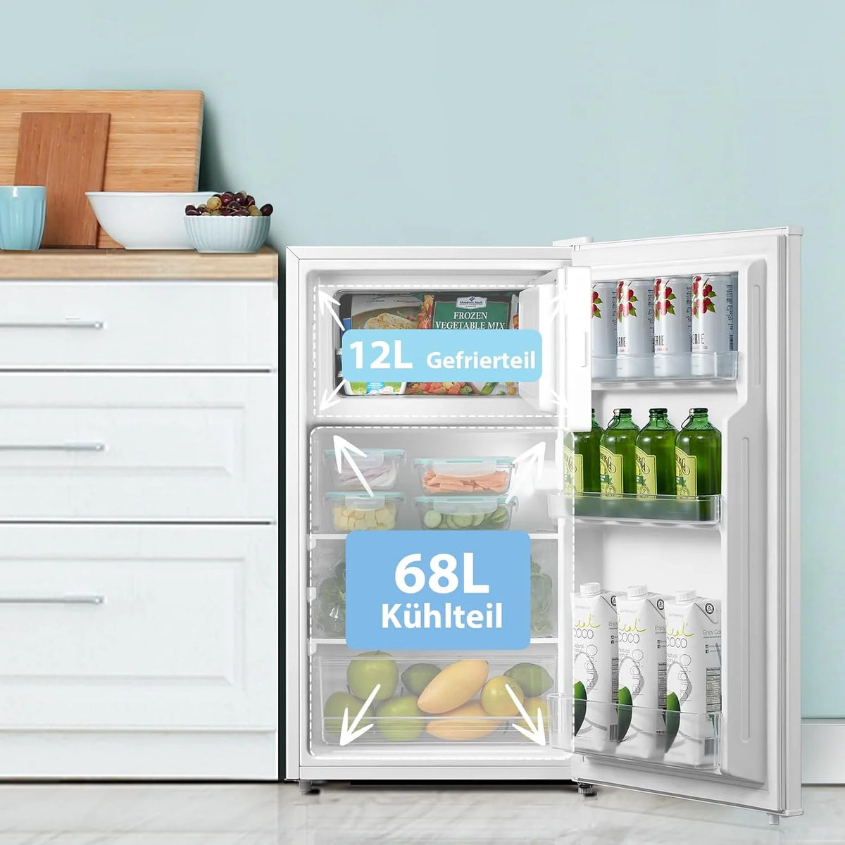 Comfee RCD80WH3(E) Kühlschrank mit Gefrierfach. 80L Kleiner Kühlschrank. Obst- und Gemüsefach. 84.5 cm Höhe. 47.5 cm Breite. 110 kWh pro Jahr.
