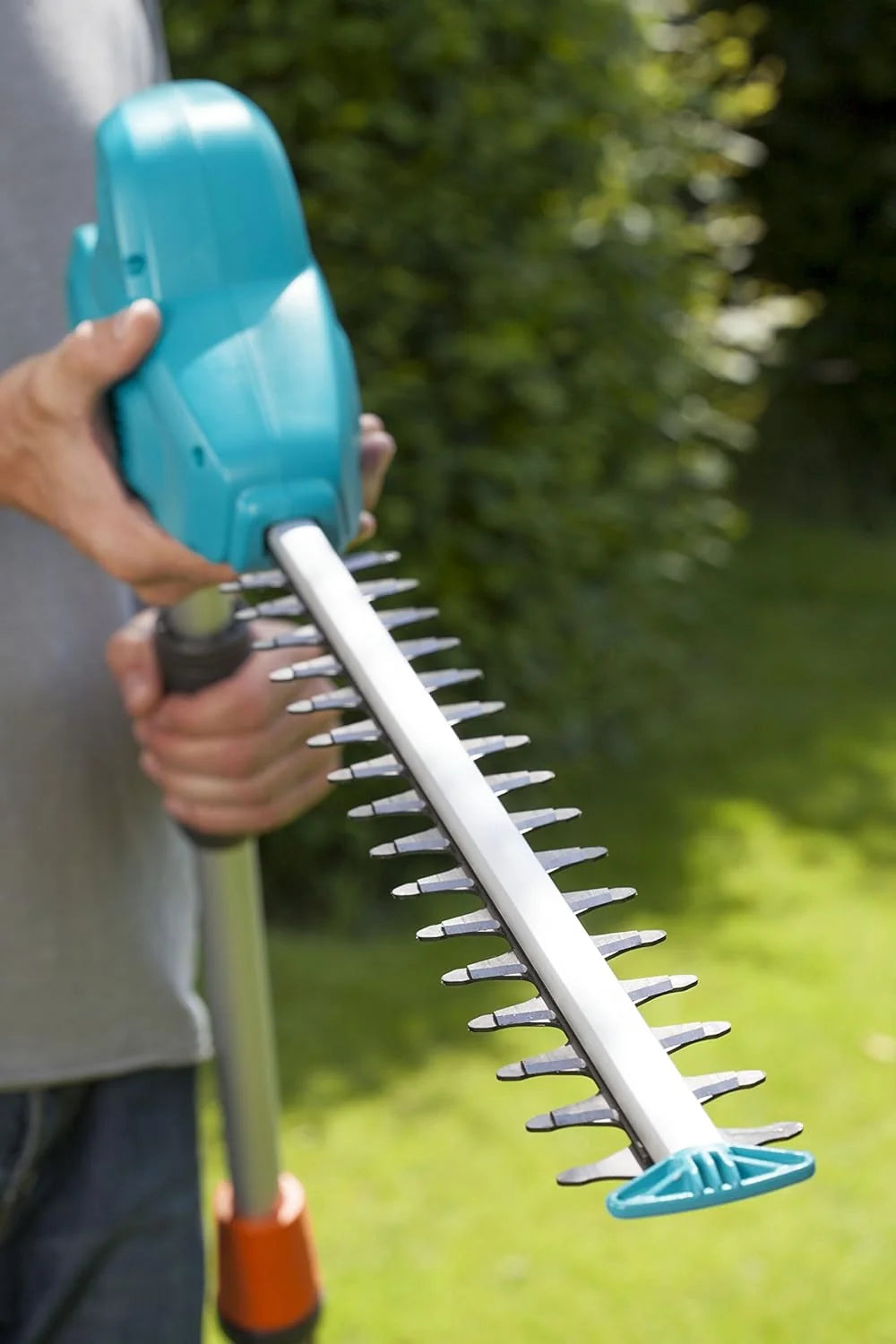 Gardena Teleskop-Heckenschere THS 500/48: Heckenschere mit 500 W. 3.5 m Reichweite. abwinkelbarer Kopf und Teleskopstiel. 48 cm Messerlnge.
