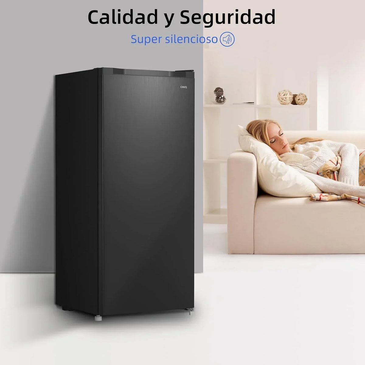Congelador vertical independiente CHiQ. 145L de capacidad. congelación rápida. termostato ajustable. silencioso. puerta reversible. negro.