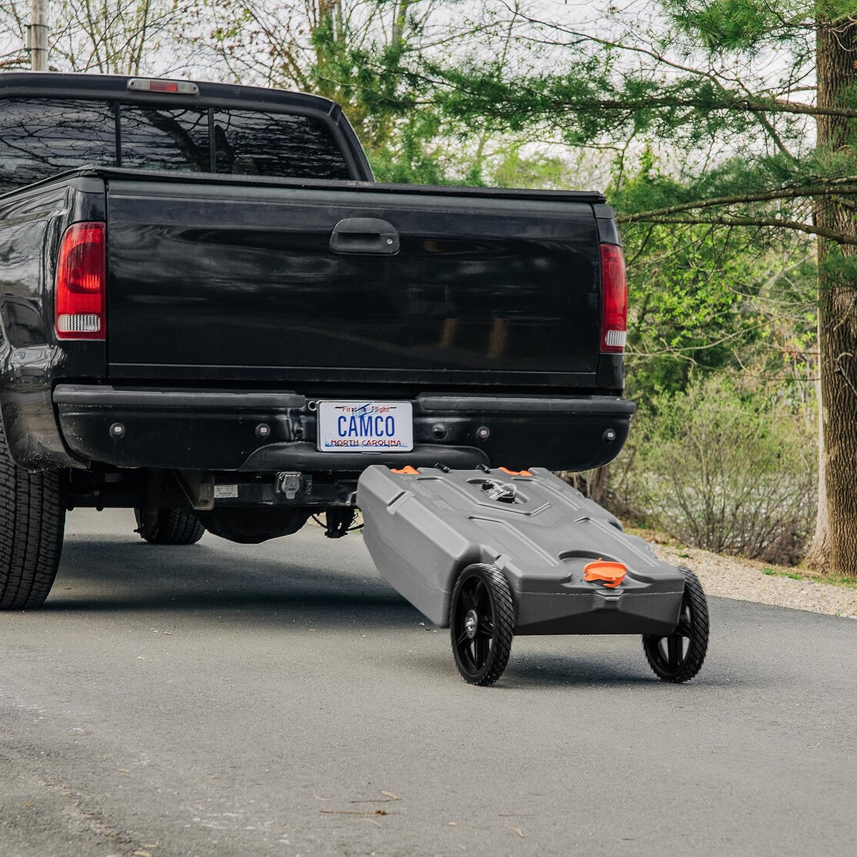 28-gallon portable camping vehicle/rv travel tank | Equipped with 2 controllable non-flat-front wheels and built-in valve | Includes detachable 24-inch tow bar. 3-foot sewage hose and other RV accessories