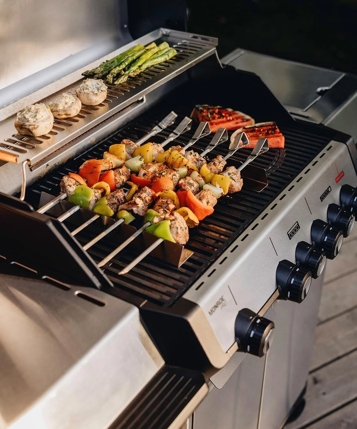 Enders Gasgrill Monroe Pro 4 SIKR Turbo. 4-Brenner. mit Kocher und Infrarot-Heckbrenner. PanoVision Sichtfenster. Gussrost. Aluguss Grill. 800 °C