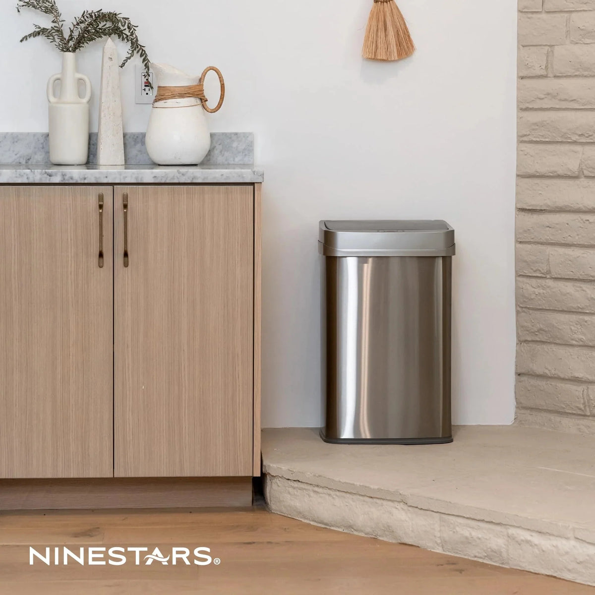 13 Gallon Touchless Motion Sensor Trash Can. Automatic Hands-Free Kitchen Garbage Bin with Sensor Lid